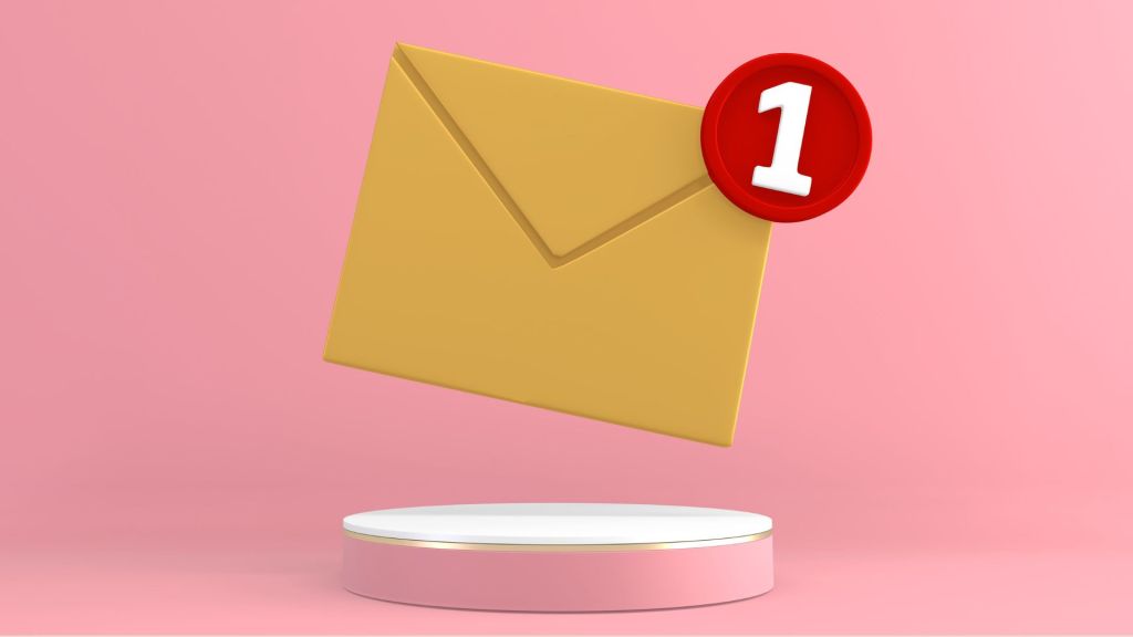 Busta gialla con un'icona di notifica rossa con il numero 1 su uno sfondo rosa.
